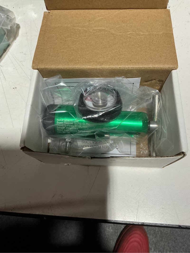 Condition photo showing New/Like New for 15LPM Oxygen Regulator CGA-870, Adjustable Flow 0-15 LPM - ASTM G175-03 - Aluminum/Brass, Max Inlet: 3000 PSI, Outlet: 50 PSI - Compact 1.38 inches X 4.65 inches