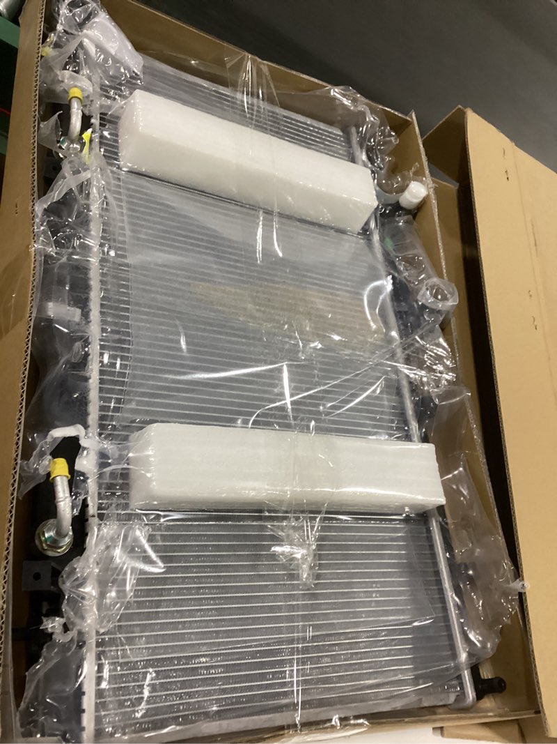 Condition photo showing New/Like New for cu13400 automotive radiators replacement for 2014-2018 j-eep cherokee latitude,2015-2017 c-hrysler 200 limited,2014-2018 j-eep cherokee sport,2014-2018 j-eep cherokee limited,2015-2017 c-hrysler 200 s