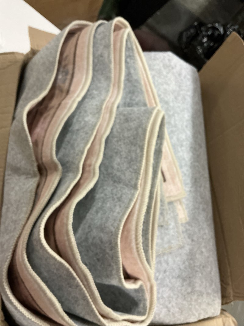 Condition photo showing Good Condition for Washable 8x10 Entry Rug, Front Door Rugs Indoor, Vintage Floral Area Rugs for Kitchen, Non-Slip Bathroom Rugs, Perfect for Entryway Decor Door Mat 8x10 Moss) Moss 8x10Rectangular)