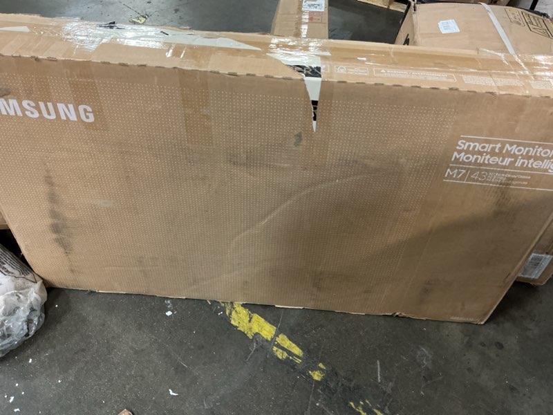 Condition photo showing Good Condition for samsung 43” smart monitor m7 (m70f) 4k uhd display, samsung vision ai, smart tv apps, gaming hub, usb-c, hdmi and usb-a, black, ls43fm702unxza, 2025 black 43-inch monitor only
