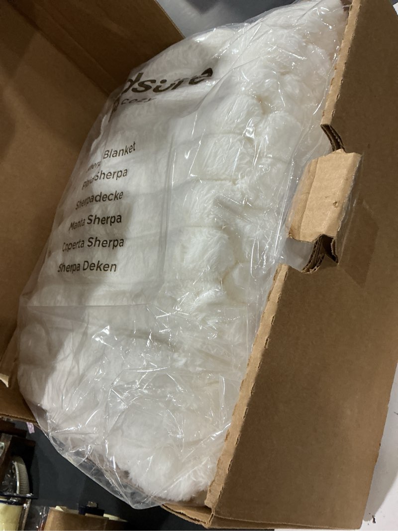 Condition photo showing Good Condition for bedsure sherpa throw blanket for couch - super soft, cozy fleece thick warm blanket for winter, gentlesoft plush & fluffy spring throw gift for women, room decor, white, 50x60 inches 02 - white throw (50" x 60")