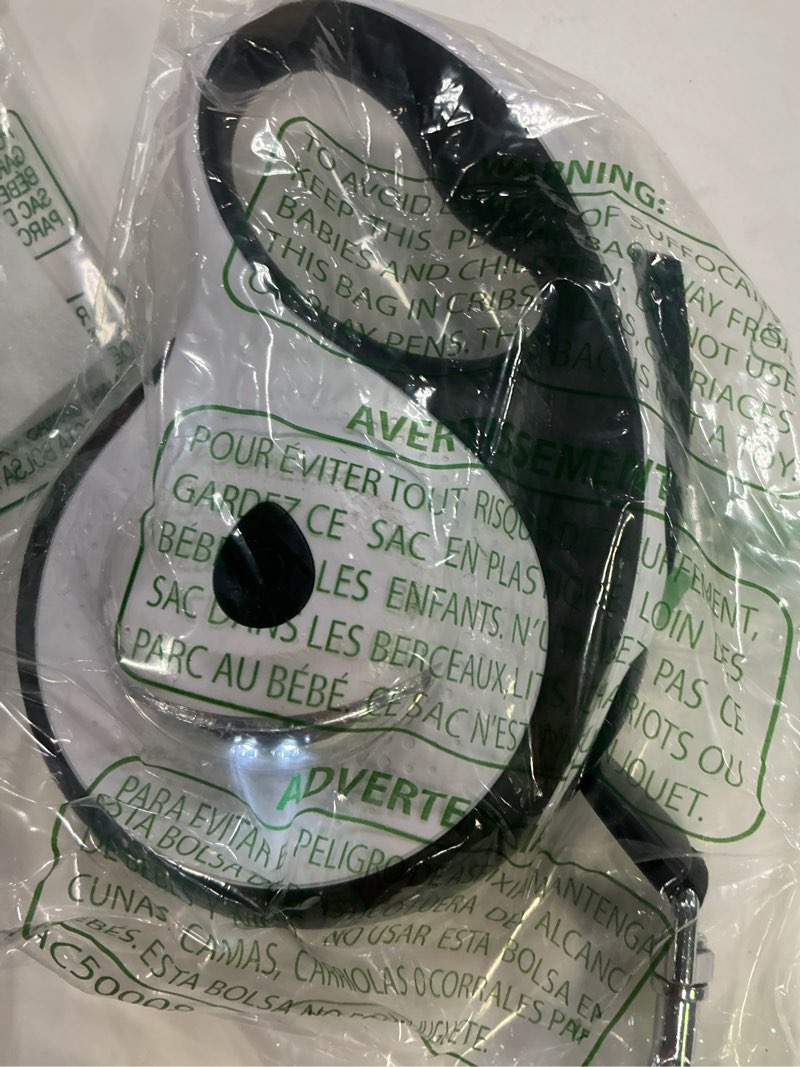 Condition photo showing Good Condition for Retractable Dog Leash 16ft, 6-in-1 with Chew Proof Cable, LED Light, Dispenser, 2 Poop Bags. 360° Tangle-Free, One Button Brake & Lock, Anti-Slip Handle, for Dogs Up to 110lbs. (White, 16FT) 16FT White