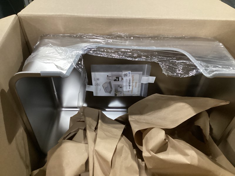 Condition photo showing Good Condition for stainless steel cat litter box with low entry, large metal kitty litter box for senior or injured cats, odor-free, non-stick, easy to clean, 23.4\"x15.6\"x7.8\", for multiple cats silver 23.4\"l x 15.6\"w x 7.8\"h