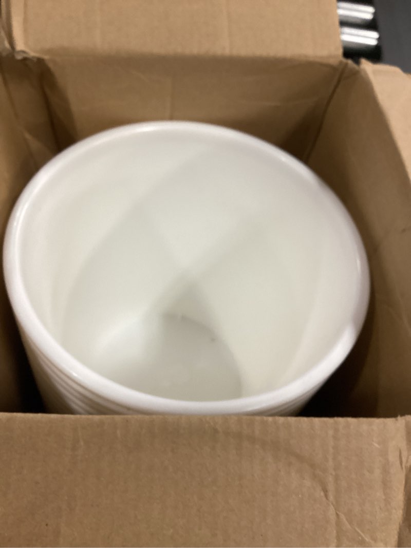 Condition photo showing Good Condition for Layhit 24 Pcs Plastic Ice Buckets for Parties 3 Liters Wine Bucket Portable Ice Holder Disposable Wine Cooler for Party Wedding Party Beverage Champagne Soda and Beer (White) White 24