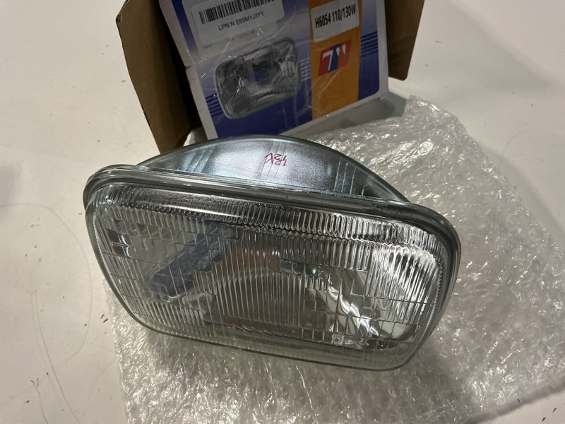 Condition photo showing Good Condition for tojio h6054 super vision halogen sealed beam headlight low & high beams headligh?200mm (h6054 7" square) (110/130w)
