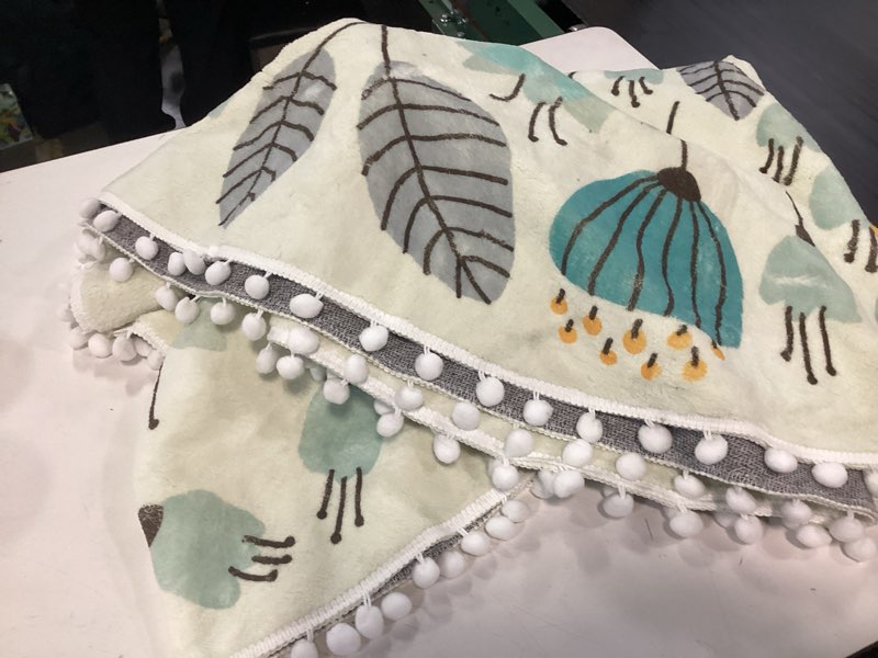 Condition photo showing As Is for Uphome Round Rugs for Living Room 6ft, Washable Large Circle Rug for Bedroom, Blue Fringe Floral Plant Area Rug, Cute Non-Slip Round Carpet for Kidsroom Nursery Classroom Blue 6' Round