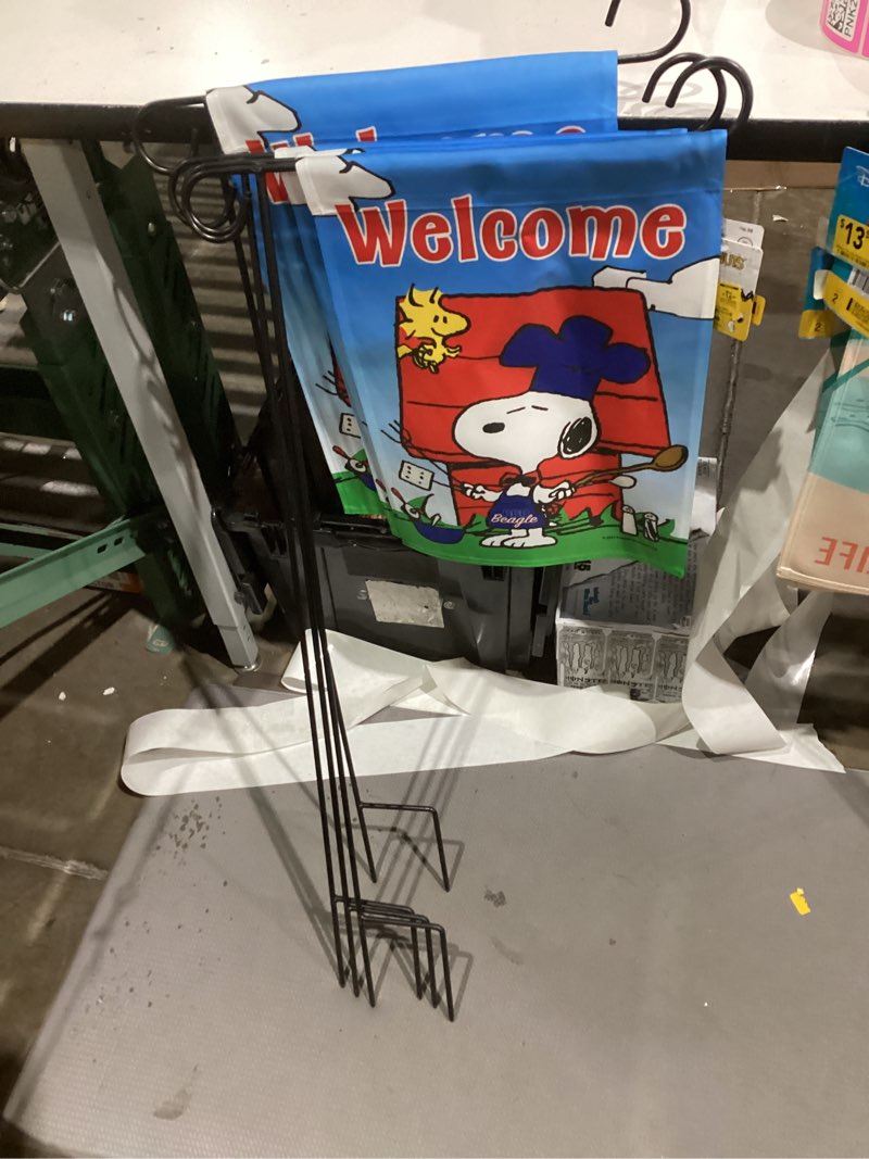 Condition photo showing Good Condition for Peanuts Summer Garden flag