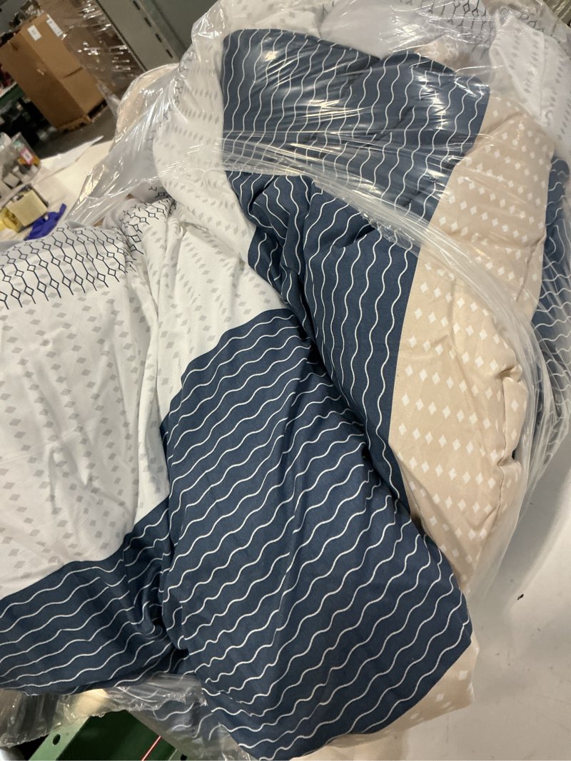 Condition photo showing As Is for litanika comforter king size set black white grey - 3 pieces lightweight bedding comforter set, fluffy down alternative comforter (1 comforter, 2 pillowcases) king black