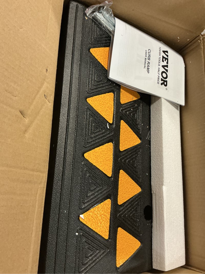 Condition photo showing Good Condition for vevor rubber curb ramp 4.25" rise height, 11.8" width 19.7" length driveway ramp for curb, 15t heavy duty for forklifts, trucks, buses, cars, wheelchairs, bikes 4.25" h x 19.7" l