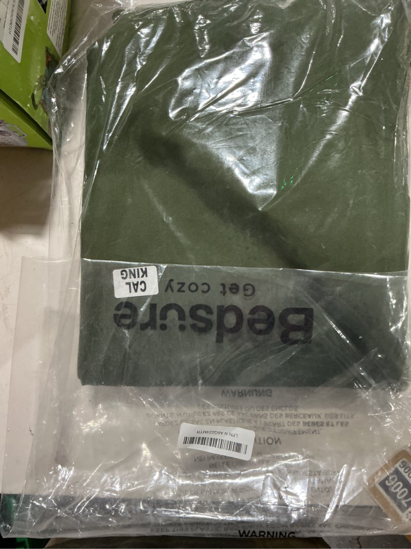 Condition photo showing Good Condition for Bedsure California King Comforter Set Olive Green - Bed in a Bag Cal King Bedding Set 7 PCS, GentleSoft™ Pintuck Bed Set Gift for Family, Pinch Pleat Green Comforter with Sheets, Pillowcases & Shams California King 19 - Olive Green