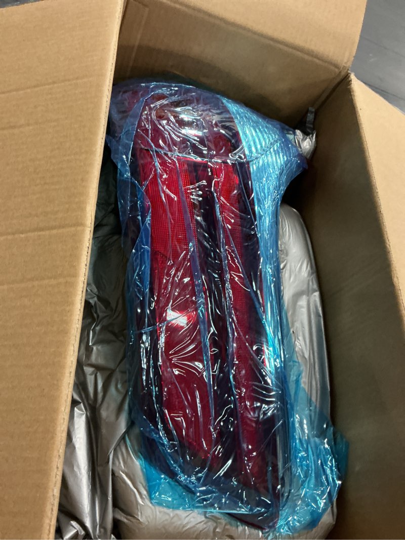 Condition photo showing Good Condition for RH Right Passenger Side Outer Tail Light Replacement for Toyota Sienna 2015-2020 Tail Lamp 8155008050 TO2805123