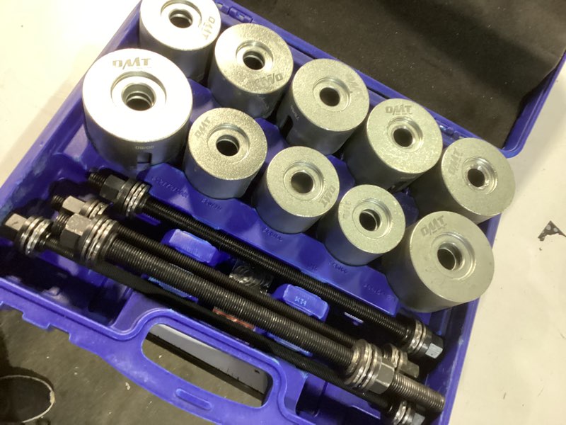 Condition photo showing Good Condition for orion motor tech bushing press kit, 27pc pull and press sleeve kit for most lcv hgv engine cars vehicles, universal seal bearing bushing removal installation tool kit 5 pulling spindles with nuts case blue