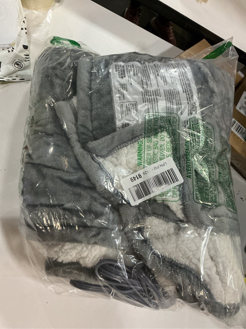 Condition photo showing Good Condition for SEALY Electric Throw Blanket, Flannel & Sherpa Heated Throw with 6 Heating Levels & 2-10 Hours Auto Shut Off, Fast Heating & Machine Washable, 50x60 Inch, Light Grey Light Grey 50" x 60"