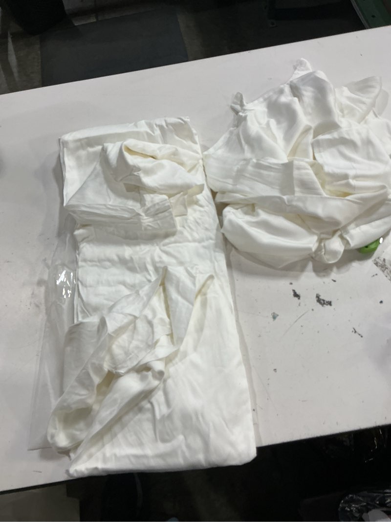 Condition photo showing Good Condition for quince king bamboo flat sheet with 2 shams ivory