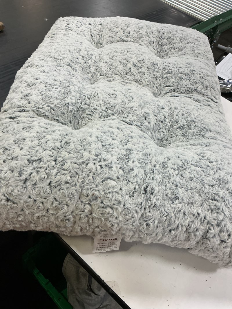 Condition photo showing Good Condition for eheyciga fluffy dog crate bed for extra large dogs, plush faux fur pad, calming anti anxiety xl bed for crate, washable soft warm dog mat with non-slip bottom, grey 41.3 x 27.5 grey