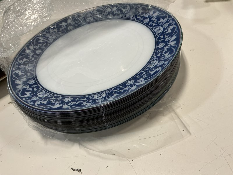 Condition photo showing Good Condition for hioasis 60pcs blue plastic plates set - floral blue & white porcelain design, 10.25" dinner & 7.5" dessert plates disposable for wedding (dishwasher safe, art style)