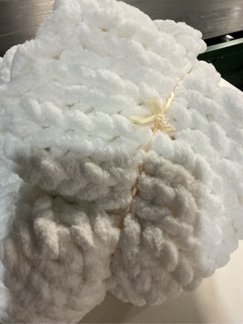 Condition photo showing Good Condition for 50\\\"x60\\\" chenille chunky knit throw blanket navy blue - madison park color white