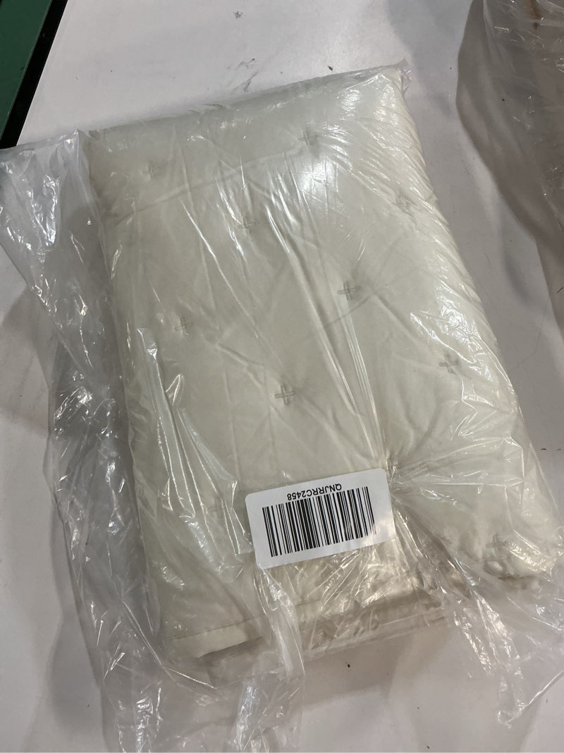 Condition photo showing New/Like New for quince bamboo dream quilt set, full/queen, ivory 2pcs