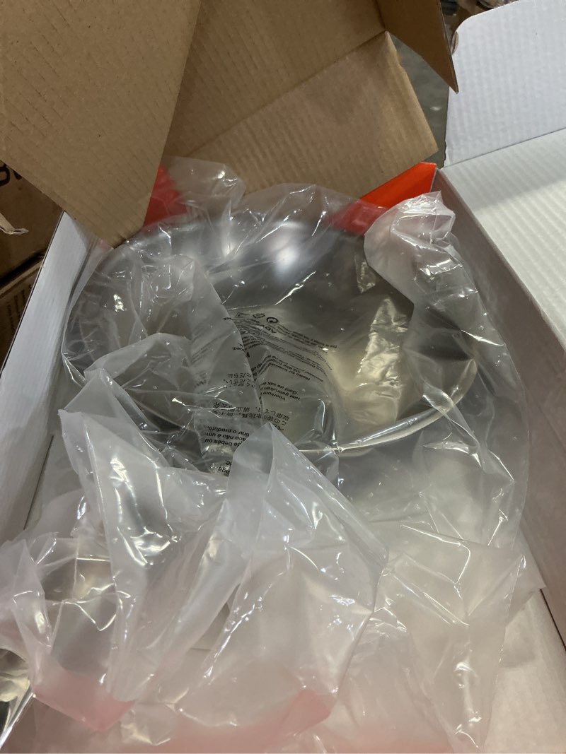 Condition photo showing New/Like New for le creuset tri-ply stainless steel 10" fry pan medium