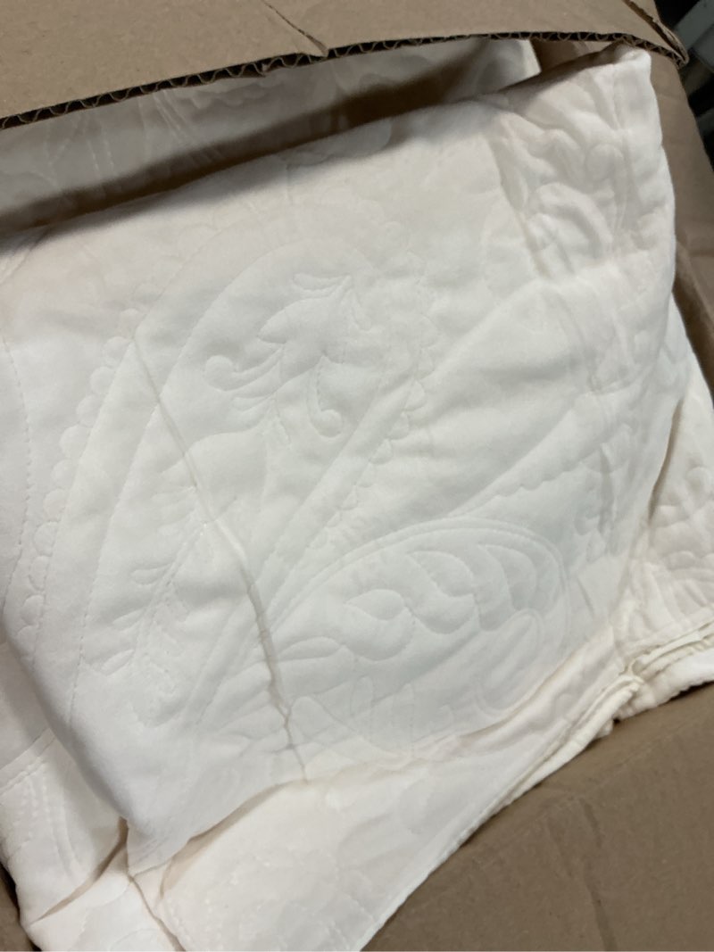 Condition photo showing As Is for evergrace luxury pearl velvet quilt set king size 3 pieces, soft paisley-stitch velvet comforter set with pillow shams, lightweight bedspread coverlet bedding set, cream (subtle yellow hues) king (104" x 92") paisley cream (subtle yellow hues)