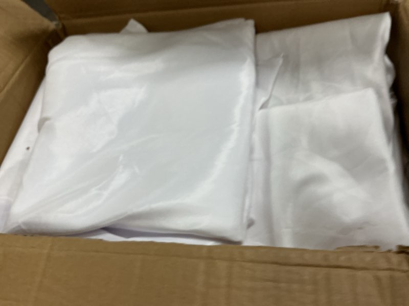 Condition photo showing New/Like New for 10 pack white round tablecloths, 120 inch stain resistant and wrinkle polyester fabric washable table clothes cover for kitchen dining, wedding, reception banquet, birthday party, buffet restaurant white 120 in round, 10 pack