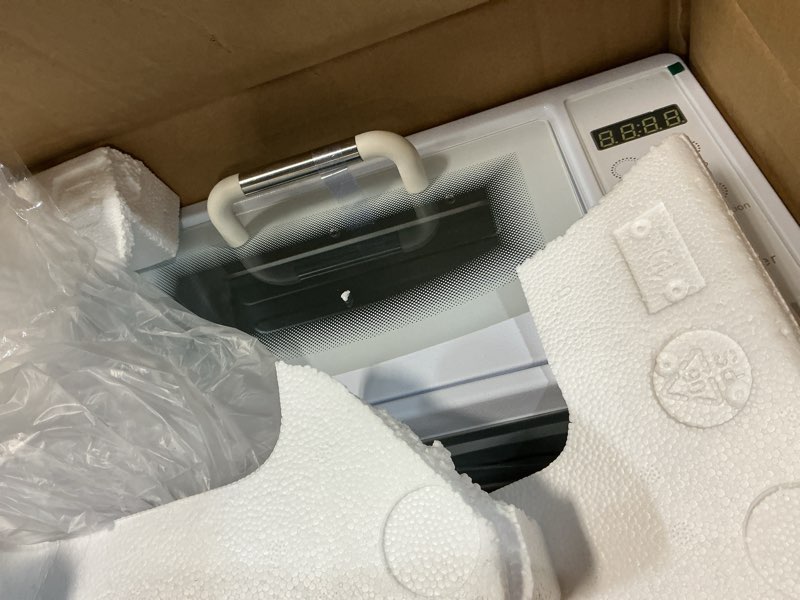 Condition photo showing Good Condition for cgbe nail tool sterilizer: 10l large sterilizer for nail tools with timer setting, multi-functional uv cleaning cabinet for nail tools, home use, barbers, beauty salons, and spas white
