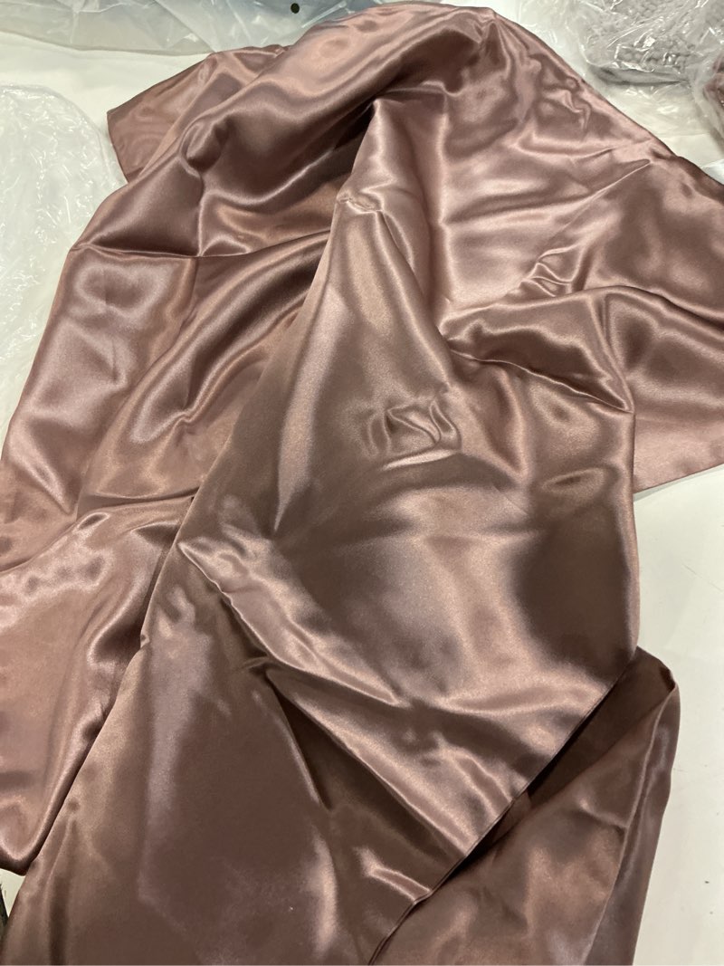 Condition photo showing Good Condition for 100% mulberry silk pillowcase color: espresso size: queen