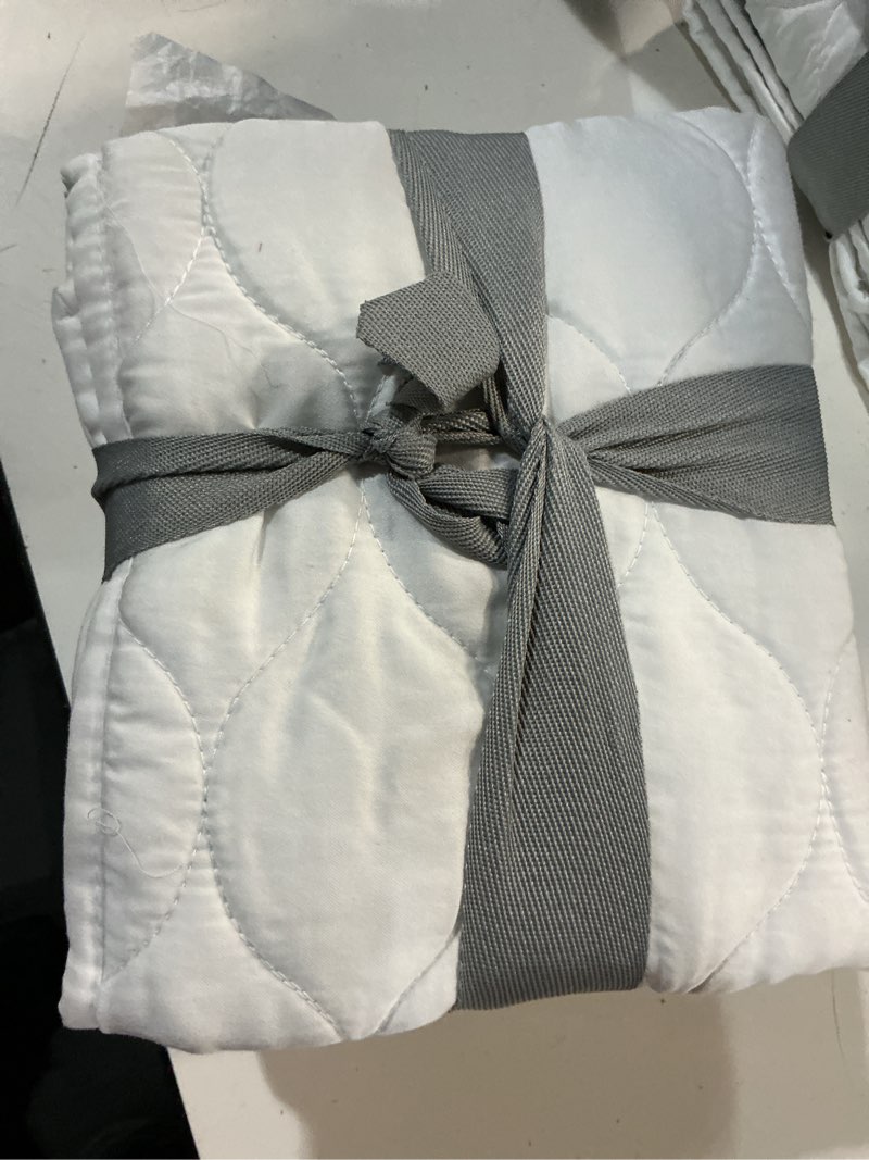 Condition photo showing Good Condition for better homes & gardens tencel pillow shams  white  standard (2 count)  all ages