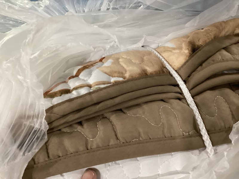 Condition photo showing Good Condition for anibedding brown quilt set queen size, floral bedspread with 2 pillowcases, soft microfiber lightweight coverlet bedding set for all season(96"x90") brown queen