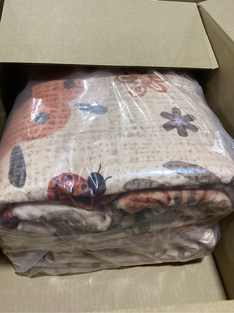 Condition photo showing Good Condition for Machine Washable 6x9 Area Rugs - Non Slip Boho Vintage Carpet for Living Room, Bedroom & Dining (Orange) Orange 6' x 9' (Rectangular)