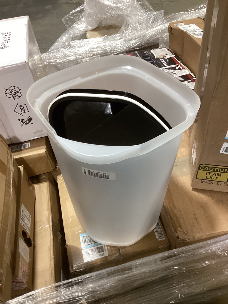 Condition photo showing Good Condition for improved airtight pet food container