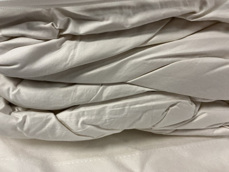 Condition photo showing Good Condition for quince king cal white premium duck down comforter all season made canada