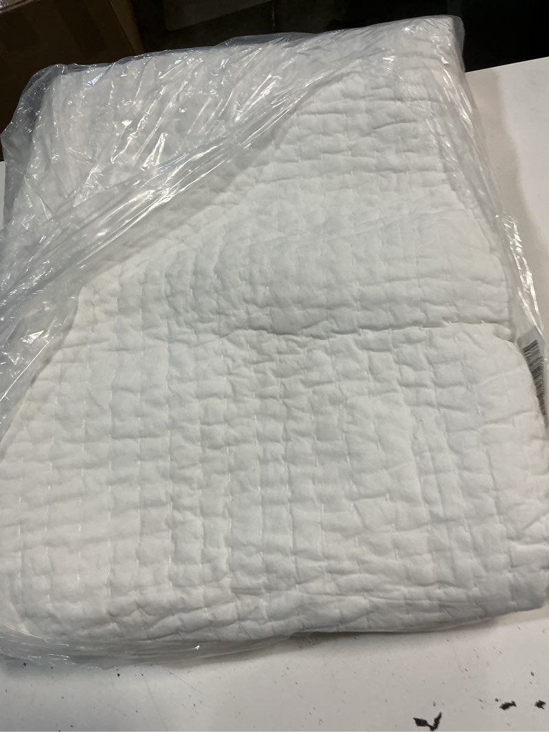 Condition photo showing As Is for quince european linen cotton stitch quilt, full/queen, white