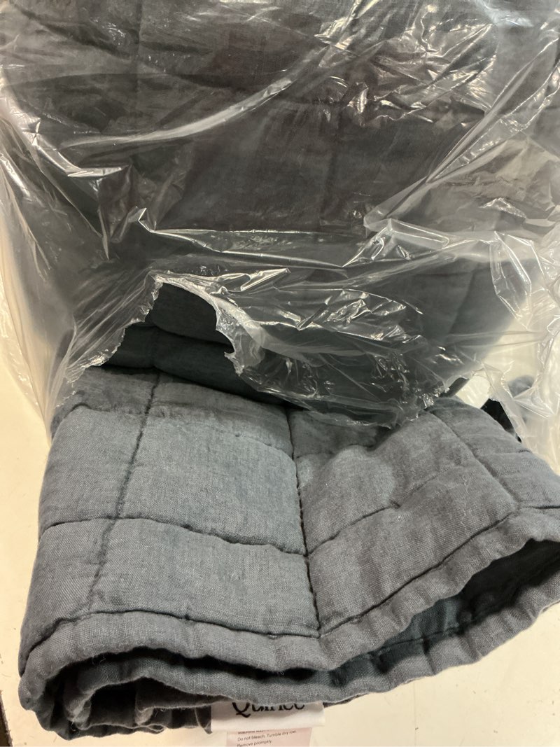 Condition photo showing Good Condition for european linen box quilt set cal king 