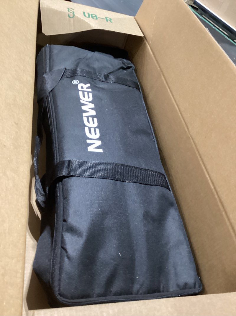 Condition photo showing Good Condition for neewer 700w equivalent softbox lighting kit, 2pack ul certified 5700k led lighting bulbs, 24x24 inches softboxes with e26 socket, photography continuous lighting kit photo studio equipment nk200 2-pack
