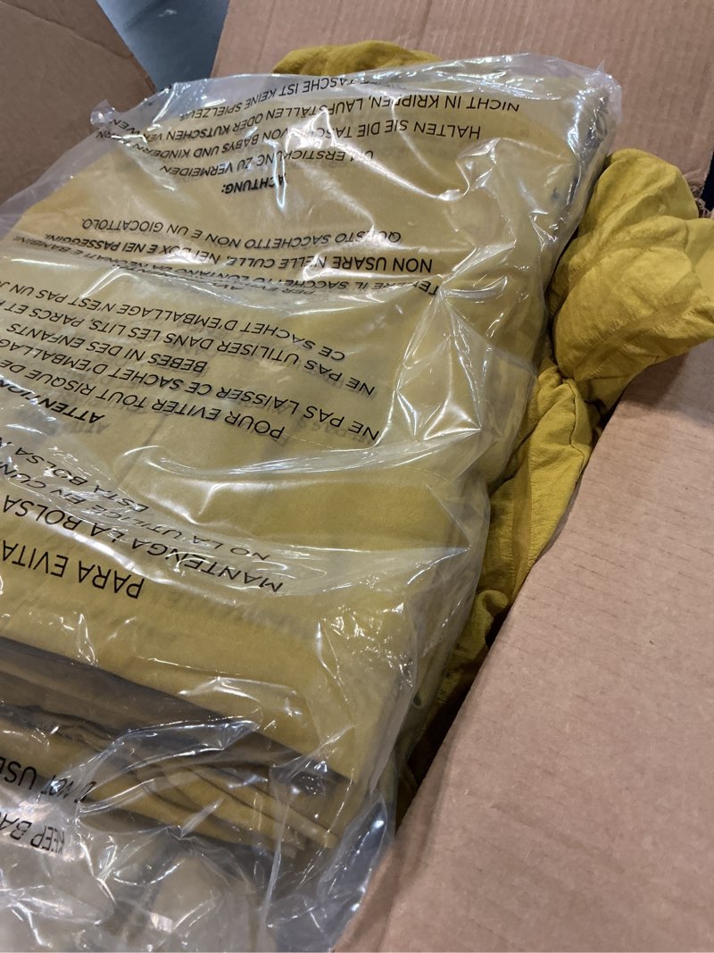 Condition photo showing Good Condition for hymokege khaki duvet cover king size, ultra soft 3-piece seersucker duvet cover set with zipper closure, soft brushed microfiber bedding set with 8 corner ties (104"x90", 2 pillowshams) king(104"×90") khaki (no comforter)
