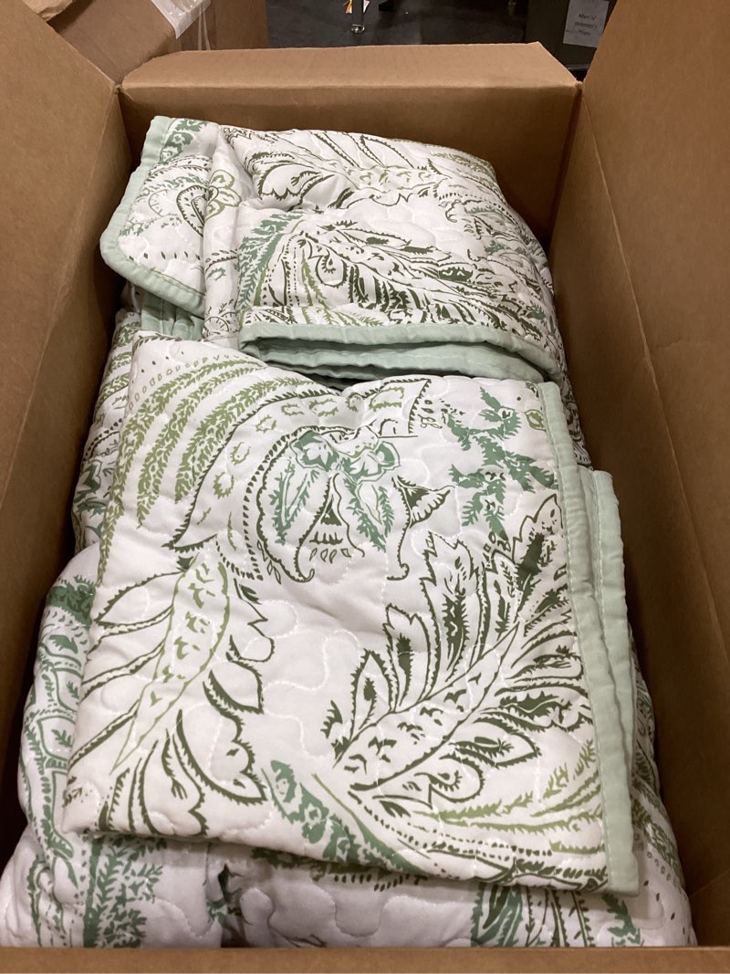 Condition photo showing Good Condition for WONGS BEDDING Boho Quilt Set King,Green Paisley Floral Pattern Bedspread Coverlet Set with 2 Pillowcases,3 Piece Lightweight Microfiber Bohemian Quilt Bedding Set 104"×90" Green King (104"W×90"L)