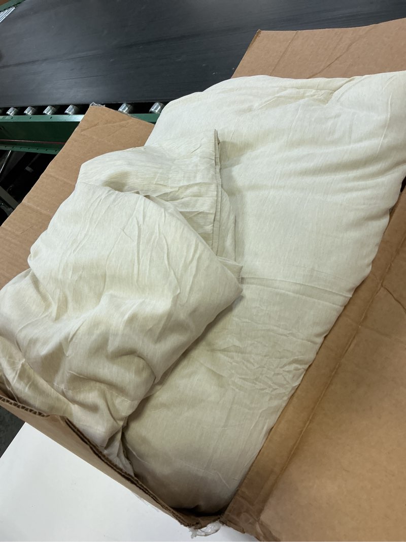 Condition photo showing Good Condition for bedsure queen comforter set, ivory soft prewashed bedding for all seasons, 3 pieces gentlesoft™ bed set, 1 lightweight comforter (90"x90") and 2 pillowcases (20"x26") queen(90"x90") 04 - ivory
