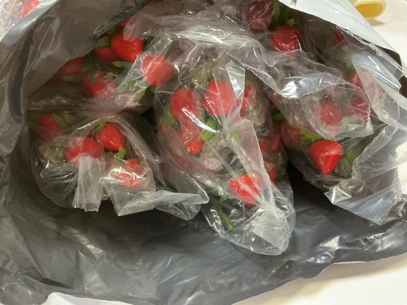 Condition photo showing New/Like New for Amosfun 15pcs Artificial Strawberry Branch Decor, PVC Fake Plant Adorns for Home Office, Wedding Party Decorations 10.62 X 8.26 X 1.77 Inches Each As Shownx5pcs 27X21CMx5pcs