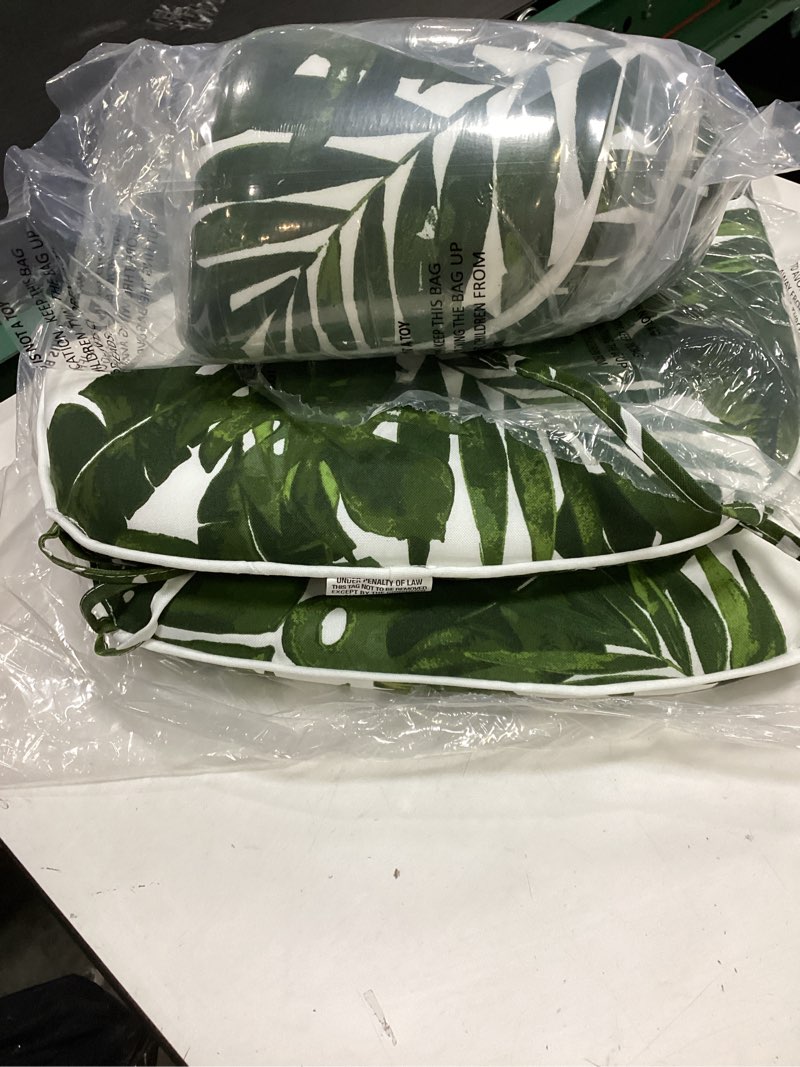 Condition photo showing Good Condition for lvtxiii indoor/outdoor chair cushions seat cushions with ties, patio chair pads d16xw17 inch for patio furniture garden home office decoration 4 pack, palm green