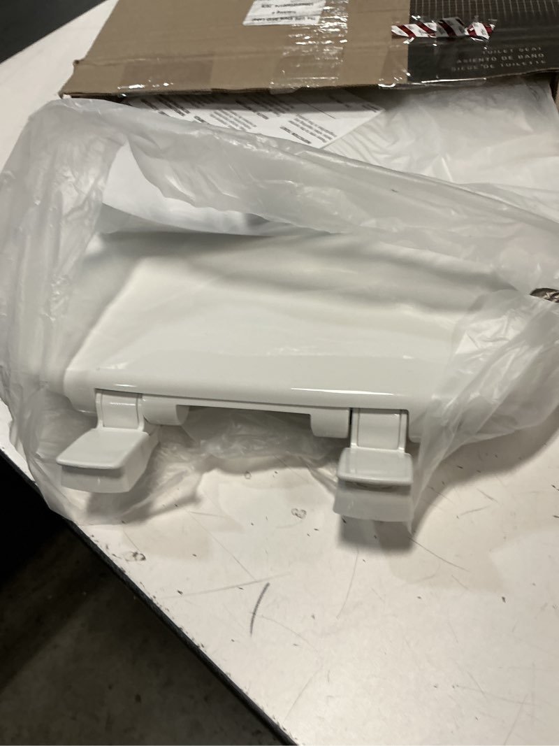Condition photo showing Good Condition for Bemis 730SLEC Slow Close Toilet Seat, Easy Clean Hinges and Durable Plastic Seat, Made in USA, Round, White Round - Slow Close