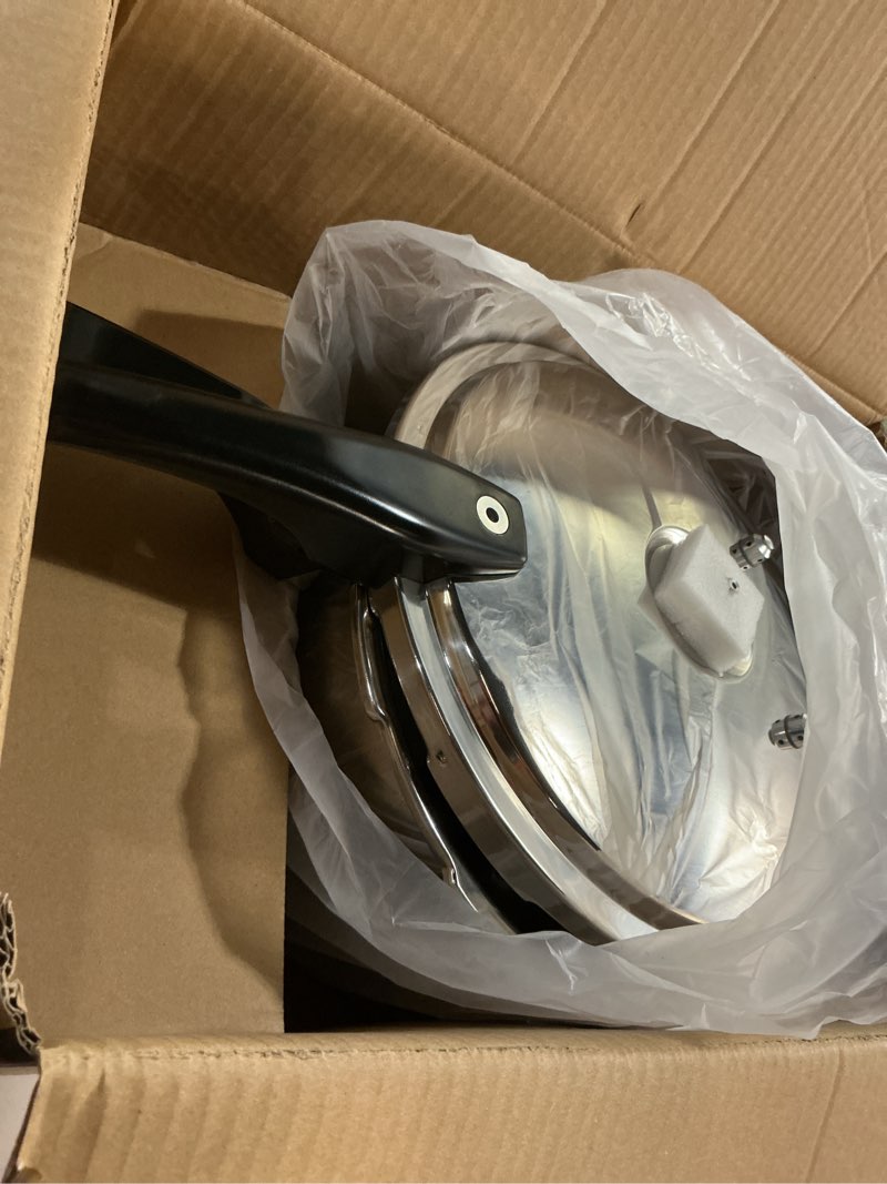 Condition photo showing New/Like New for premium 12 quart stainless steel pressure cooker, commercial grade luxury cookware