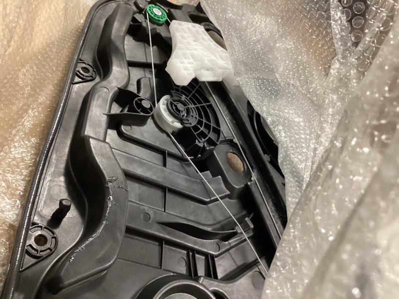 Condition photo showing Good Condition for dasbecan rear left window regulator without motor compatible with 2016-2020 hyundai tucson replaces# 83471d3001 83471-d3001 rear left side 83471-d3001