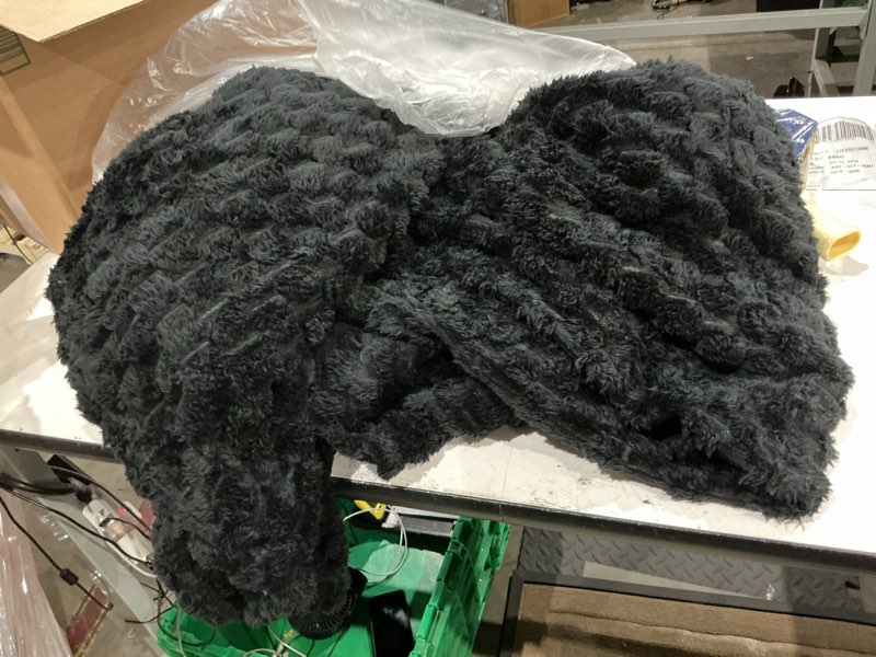 Condition photo showing Good Condition for exclusivo mezcla fleece king blanket for bed, extra large fuzzy black bed blankets, soft cozy plush sofa throws for all seasons, 90x104 inches