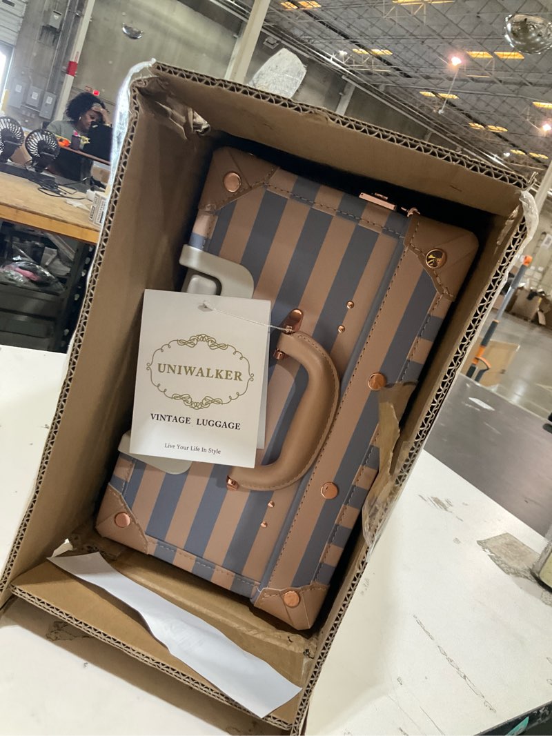 Condition photo showing Good Condition for vintage suitcase