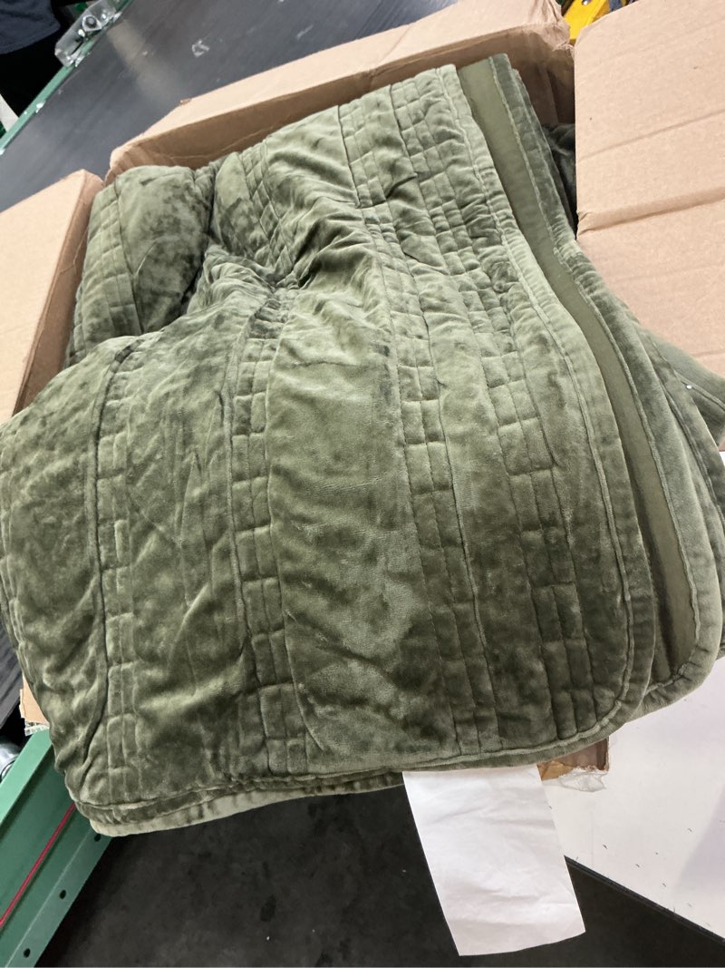 Condition photo showing Good Condition for evergrace luxury ruched velvet quilt king size, ultra soft bedspread coverlet set, lightweight velvet comforter, quilted bedding cover with 2 matching shams for all season, olive green | luxe velvet, soft, opulent sheen, beautiful colors, oversized, oeko-tex certified king/cal.king (104" x 92") olive green