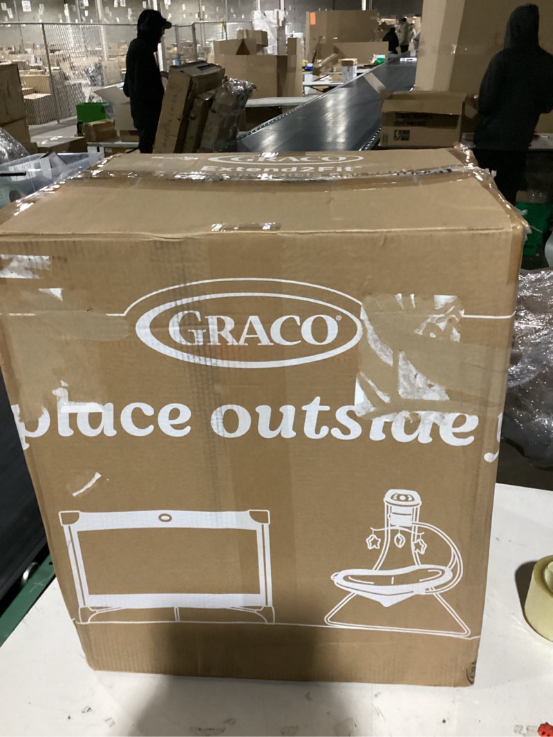 Condition photo showing New/Like New for graco extend2fit car seat