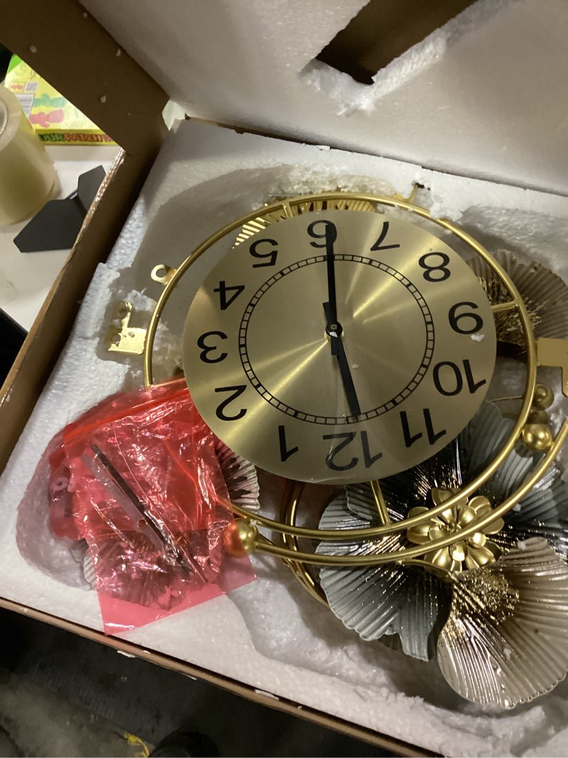 Condition photo showing Good Condition for Wall Clock, Clocks for Living Room, Silent Wall Clock Decorative, 3D Retro Metal Ginkgo Leaf Design, for Office Bedroom Kitchen Clock(36''x20'') Coffee Color - Arab 36'' x 20''