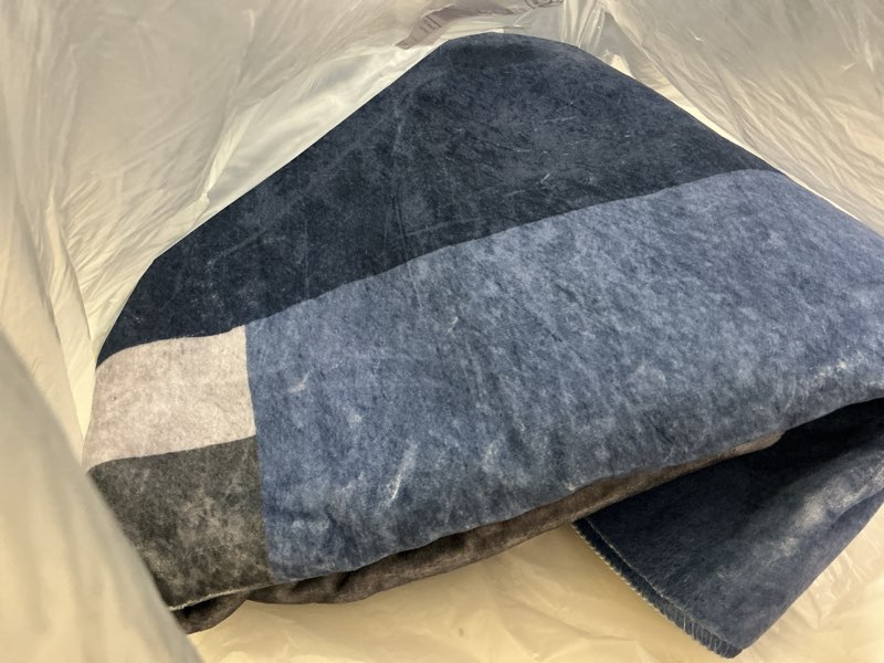 Condition photo showing Good Condition for washable low-profile geometric area rug, 0.2 inch thin abstract rug design for living room & bedroom decor, 5x7 ft blue grey modern non-slip floor rug blue 5'x7'