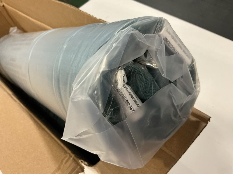 Condition photo showing New/Like New for Chair Cushions for Dining Chairs Set of 4, Non Slip Kitchen Chair Pads, 17" x 16" x 2", Indoor Dining Chair Cushions with Ties, D-Shaped Seat Cushions for Kitchen Chairs, Dark Green Dark Green 4 Pack